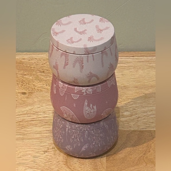 Box set with 3 Sand & Fog Candles in beautiful floral designed tins. NWTS. - Picture 3 of 6